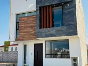 AMPLIA CASA EN VENTA CON 3 RECAMARAS EN SAN ANTONIO,...