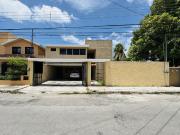 AMPLIA CASA EN VENTA CON GRAN UBICACIÓN MERIDA NORTE...