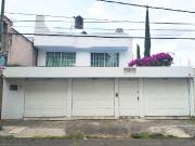 Amplia casa en venta en La Nueva Santa María