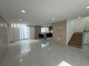 AMPLIA CASA EN VENTA EN LOMAS CON AIRE ACONDICIONADO