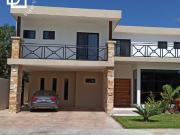 Amplia Casa en venta en residencial club Norte Mérida...