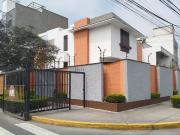 Amplia Casa en venta en Santa Patricia La Molina