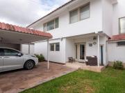 Amplia casa en venta en Torreón Jardín. Acabados de...