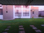 AMPLIA CASA MODERNA FRENTE A LA BIOCÁMARA DE LA JOYA