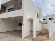AMPLIA CASA NUEVA EN RENTA