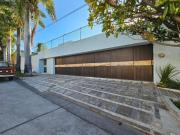 Amplia casa para remodelar o construir edificio pequeño...