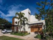 | Amplia casa residencial amueblada, en renta. |