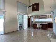 | Amplia casa residencial, en renta. |