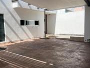 | Amplia casa semiamueblada, en venta. |