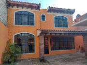 Amplia Casa sola en excelente ubicación