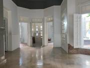 Amplia Casona para uso Comercial B° General Paz