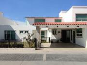 Amplia e iluminada casa en Metepec, con recámara...