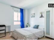 Amplia estancia en piso de 7 habitaciones en El Pla del Real