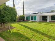 AMPLIA EXCLUSIVA RESIDENCIA UN PISO AMPLIO JARDIN