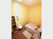 Amplia habitación amoblada con baño privado en arriendo