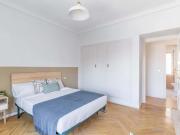 Amplia habitación amueblada y con aire acondicionado en...