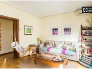 Amplia habitación con armario independiente en...