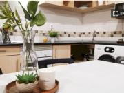 Amplia habitación con armario independiente en el...