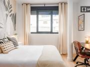 Amplia habitación con baño privado en Coliving en Málaga