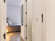 Amplia habitación con baño privado y cocina cerca de...