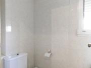 Amplia habitación con baño y balcón en alquiler en...