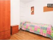 Amplia habitación con calefacción en piso compartido,...