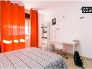 Amplia habitación con cama doble y balcón en alquiler en...