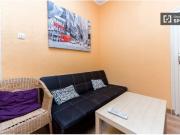 Amplia habitación con escritorio en el departamento...