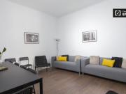 Amplia habitación con escritorio en el departamento...