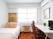 Amplia habitación con escritorio en las ventas H2