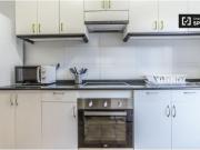 Amplia habitación con llave propia en piso compartido,...