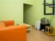 Amplia habitación con llave propia en piso compartido,...