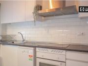 Amplia habitación en alquiler en apartamento de 10...