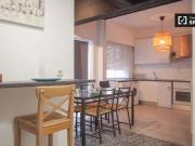 Amplia habitación en alquiler en apartamento de 10...