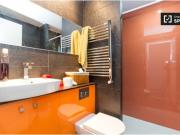 Amplia habitación en alquiler en apartamento de 3...