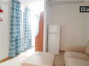 Amplia habitación en alquiler en apartamento de 5...