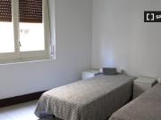Amplia habitación en alquiler en apartamento de 6...