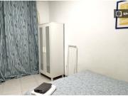 Amplia habitación en alquiler en apartamento de 6...