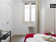 Amplia habitación en alquiler en apartamento de 7...