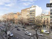 Amplia habitación en alquiler en apartamento de 8...