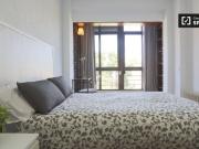 Amplia habitación en alquiler en un apartamento de 8...