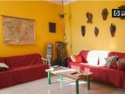 Amplia habitación en apartamento de 2 dormitorios en...