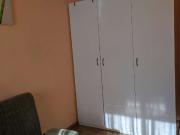 Amplia habitación en apartamento de 3 dormitorios en Les...