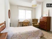 Amplia habitación en apartamento de 3 dormitorios en...