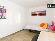 Amplia habitación en apartamento de 3 dormitorios en San...