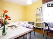Amplia habitación en apartamento de 3 dormitorios en...