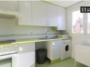 Amplia habitación en apartamento de 5 dormitorios en...