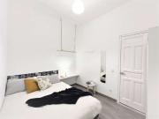 Amplia habitación en apartamento de 6 dormitorios en...