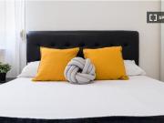 Amplia habitación en apartamento de 6 dormitorios en...