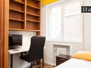 Amplia habitación en apartamento de 7 dormitorios en...